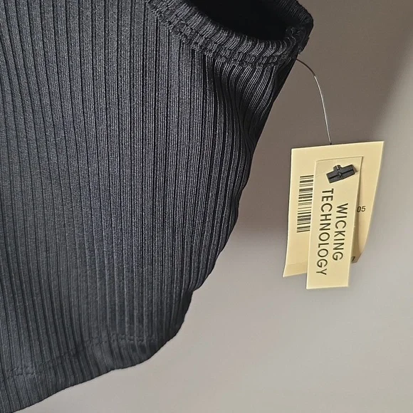 Aero Crop Top - Picture 4 of 5